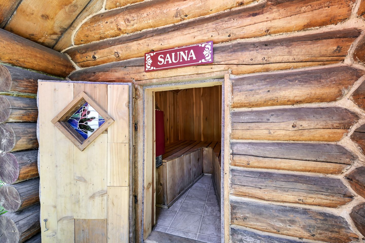 Rustic Off-Grid Cabin with Creekside Views & Sauna Access Near Bear Creek Pond, Hope Alaska