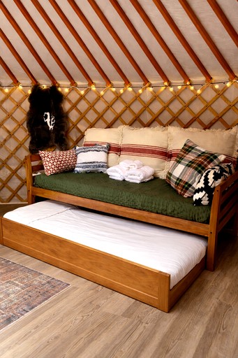 Yurts (United States of America, --, West Virginia)