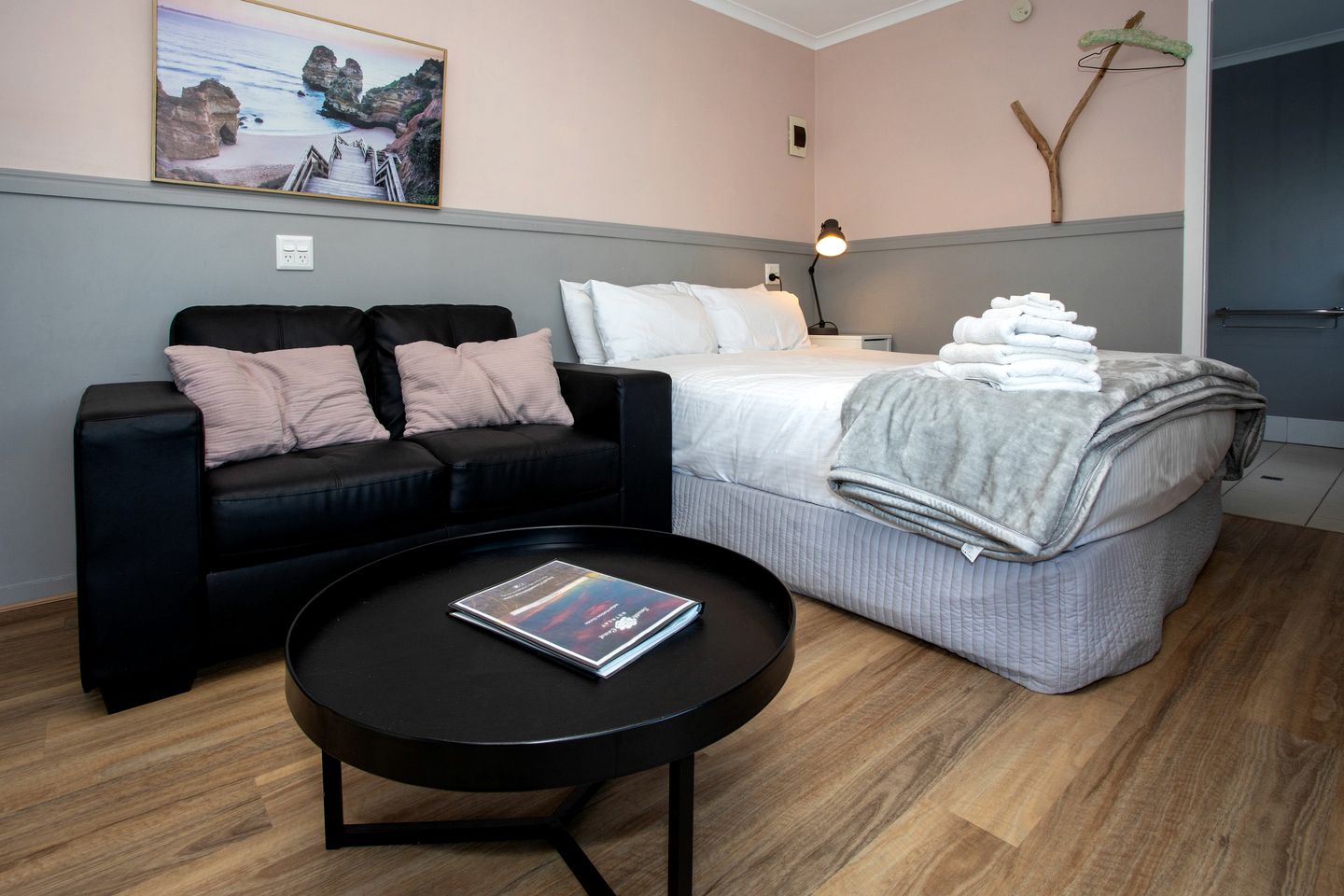 Romantic Waterfront Suite Rentals with Modern Interior near Huskisson, New South Wales