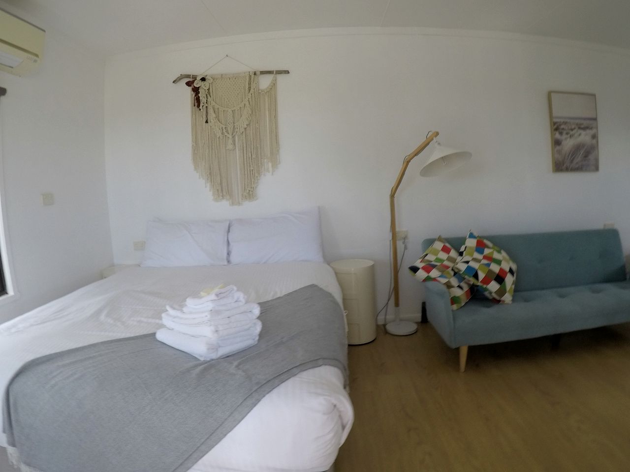 Romantic Waterfront Suite Rentals with Modern Interior near Huskisson, New South Wales
