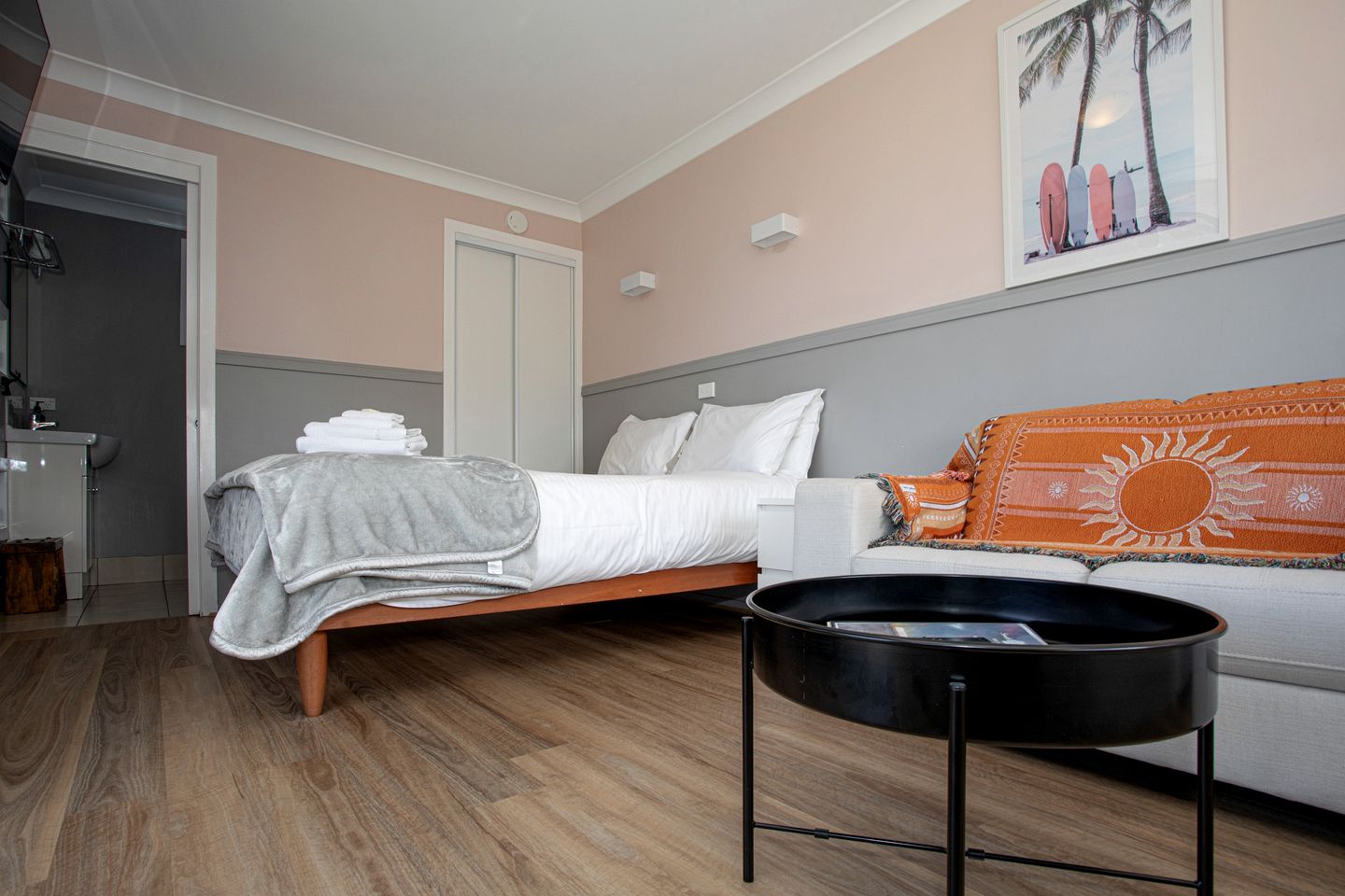 Romantic Waterfront Suite Rentals with Modern Interior near Huskisson, New South Wales