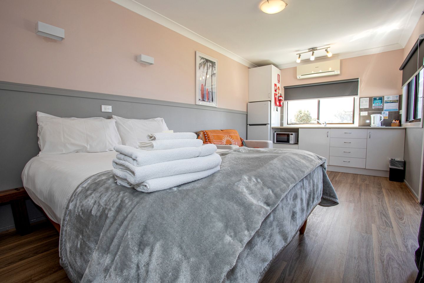 Romantic Waterfront Suite Rentals with Modern Interior near Huskisson, New South Wales