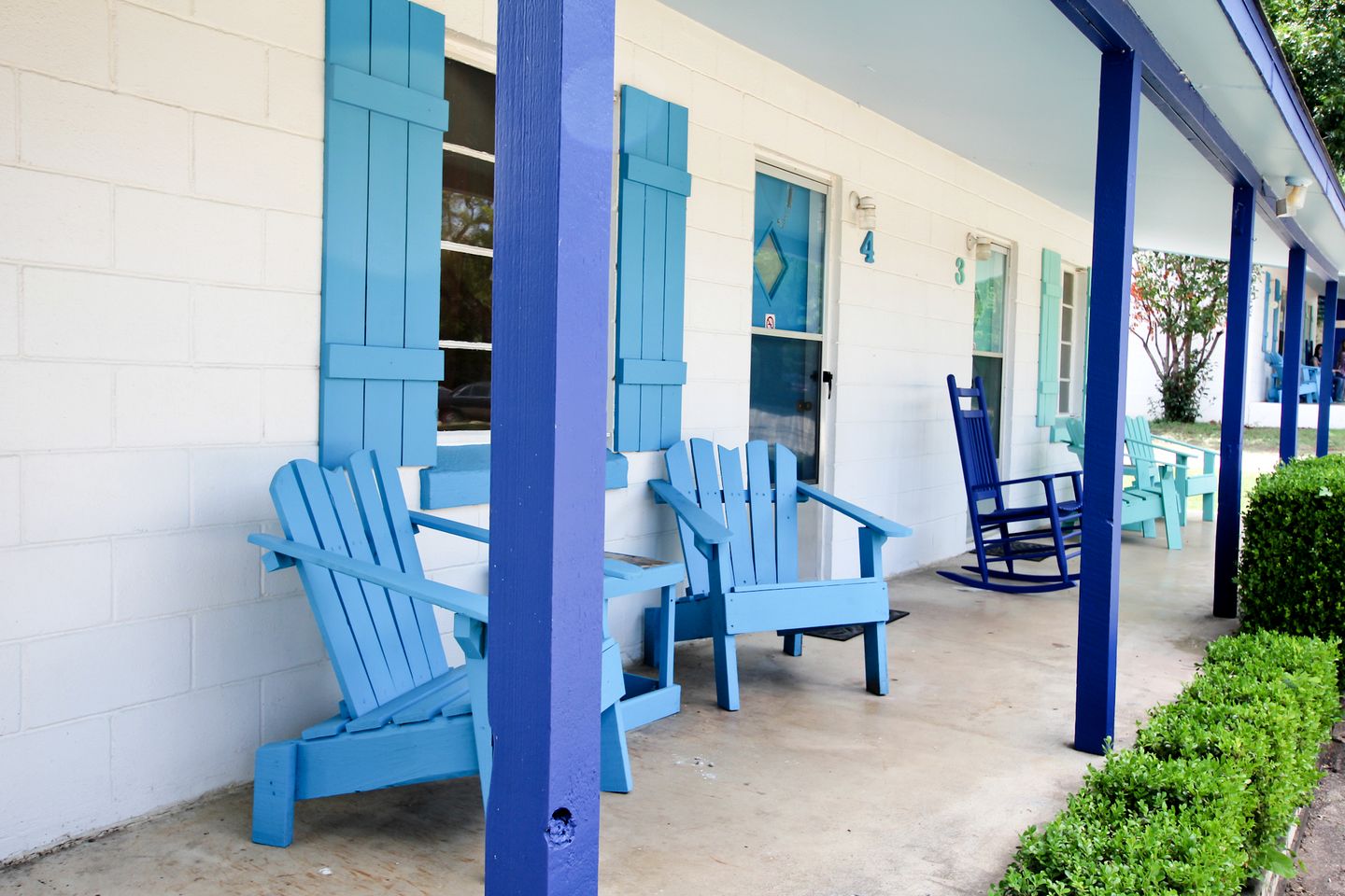 Lakefront Cabin Rental with Shared Swimming Pool in Texas Hill Country