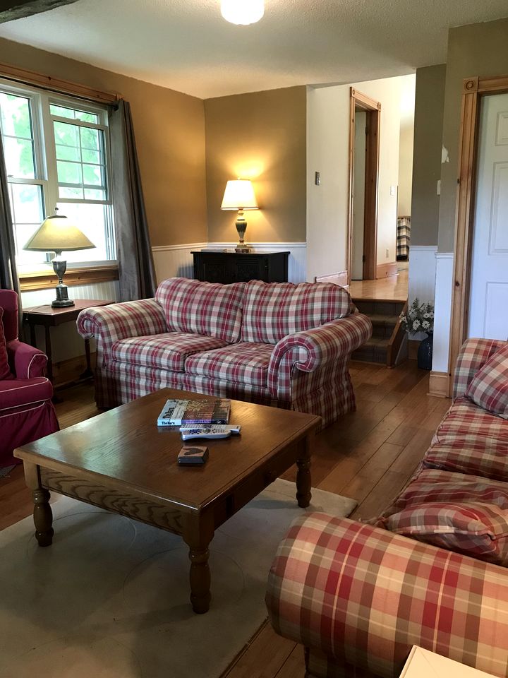 Peaceful Country Glamping Rental with Two Ponds near Mississauga, Ontario