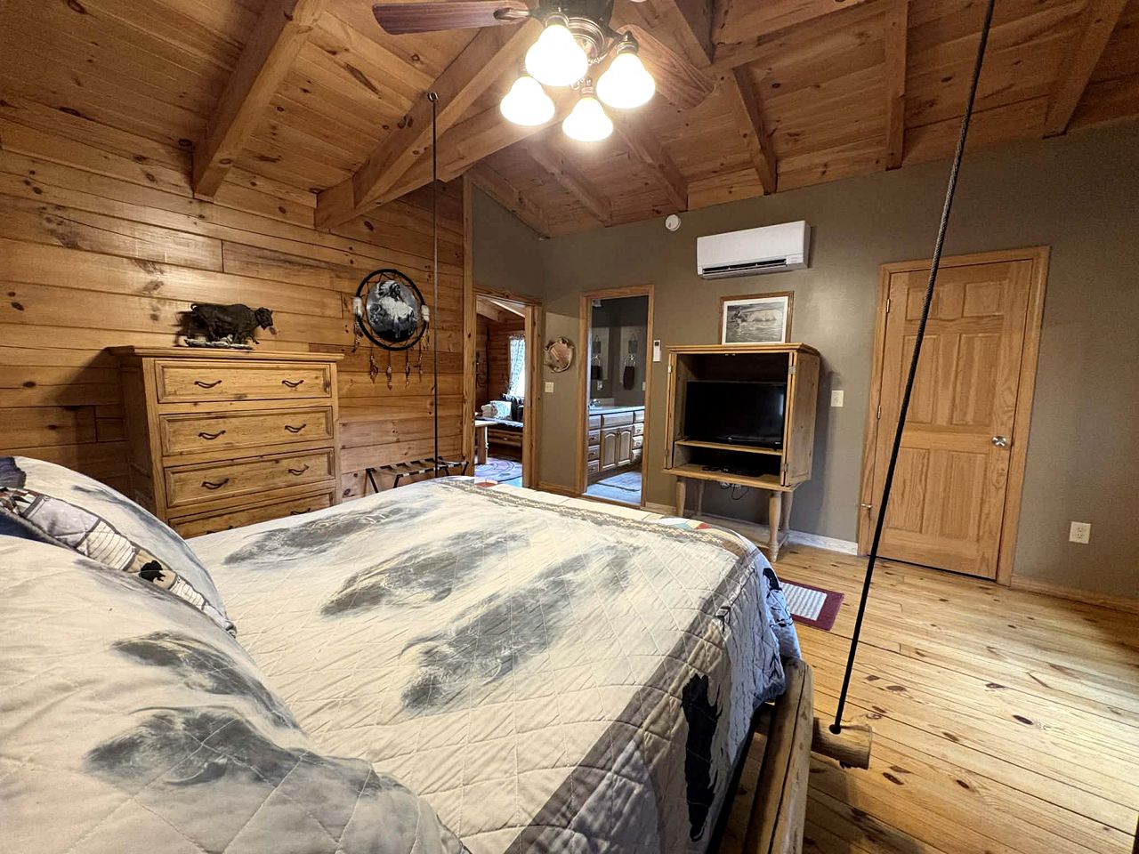 Charming Cabin Rental with a Hot Tub and Fireplace in the Smoky Mountains