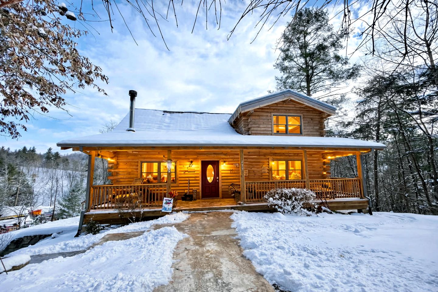 Charming Cabin Rental with a Hot Tub and Fireplace in the Smoky Mountains