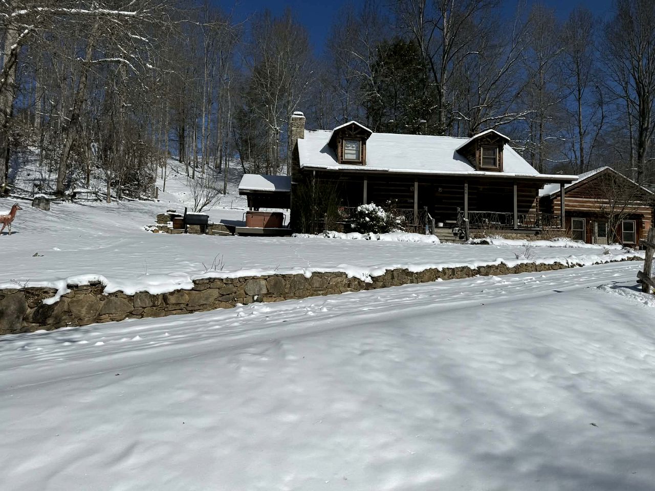 Log Cabins (United States of America, Clyde, North Carolina)