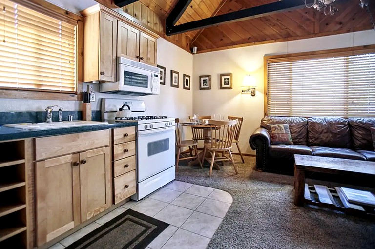 Cabins (United States of America, Big Bear City, California)