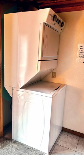 Cabins (United States of America, Big Bear City, California)