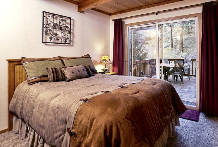 Cabins (United States of America, Big Bear City, California)
