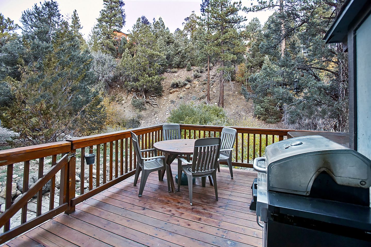 Delightful Cabin Surrounded by Trees near Big Bear Lake and San Bernadino National Forest for an Unforgettable Escape in Nature in California