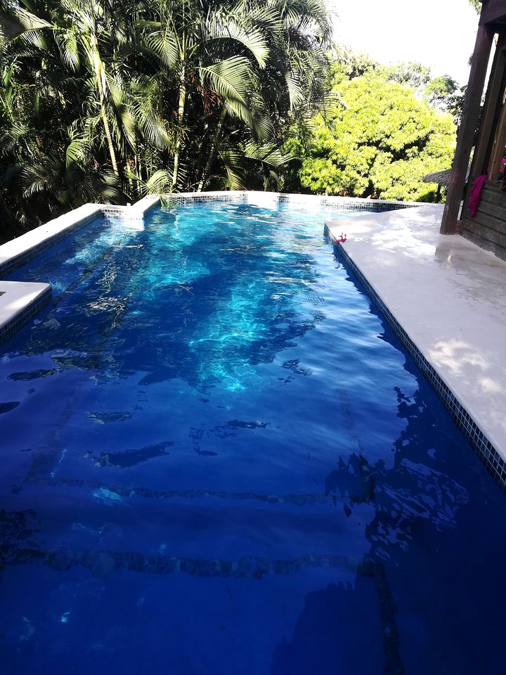 Unique and Tropical Elevated Cabin Rental on Island of Roatán in Honduras