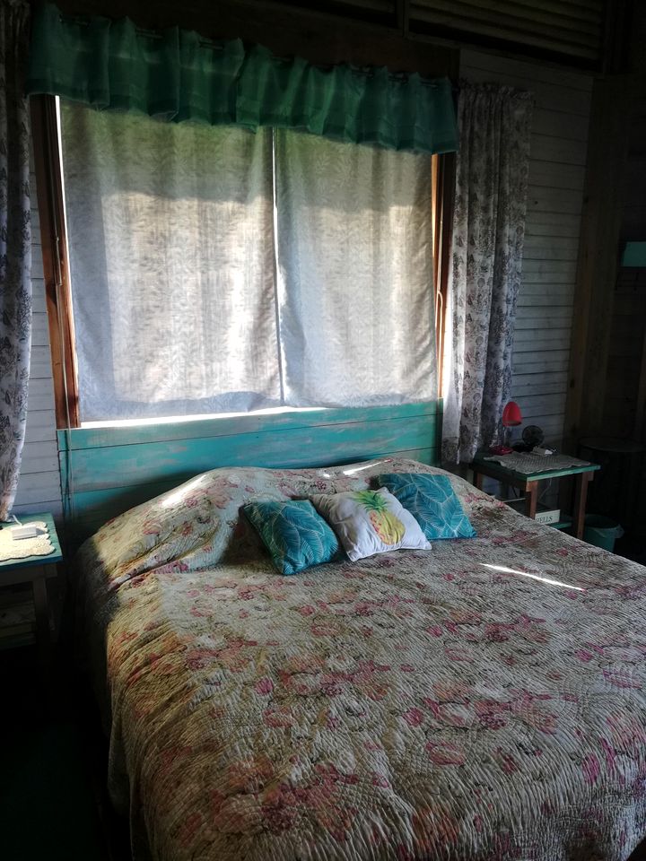 Unique and Tropical Elevated Cabin Rental on Island of Roatán in Honduras