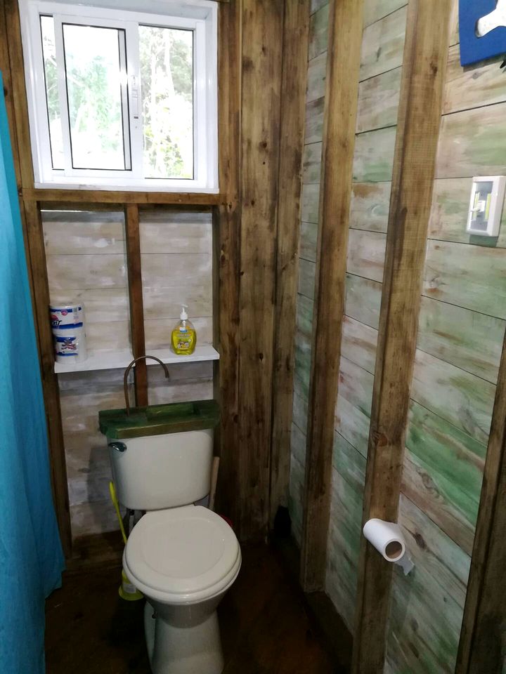 Unique and Tropical Elevated Cabin Rental on Island of Roatán in Honduras