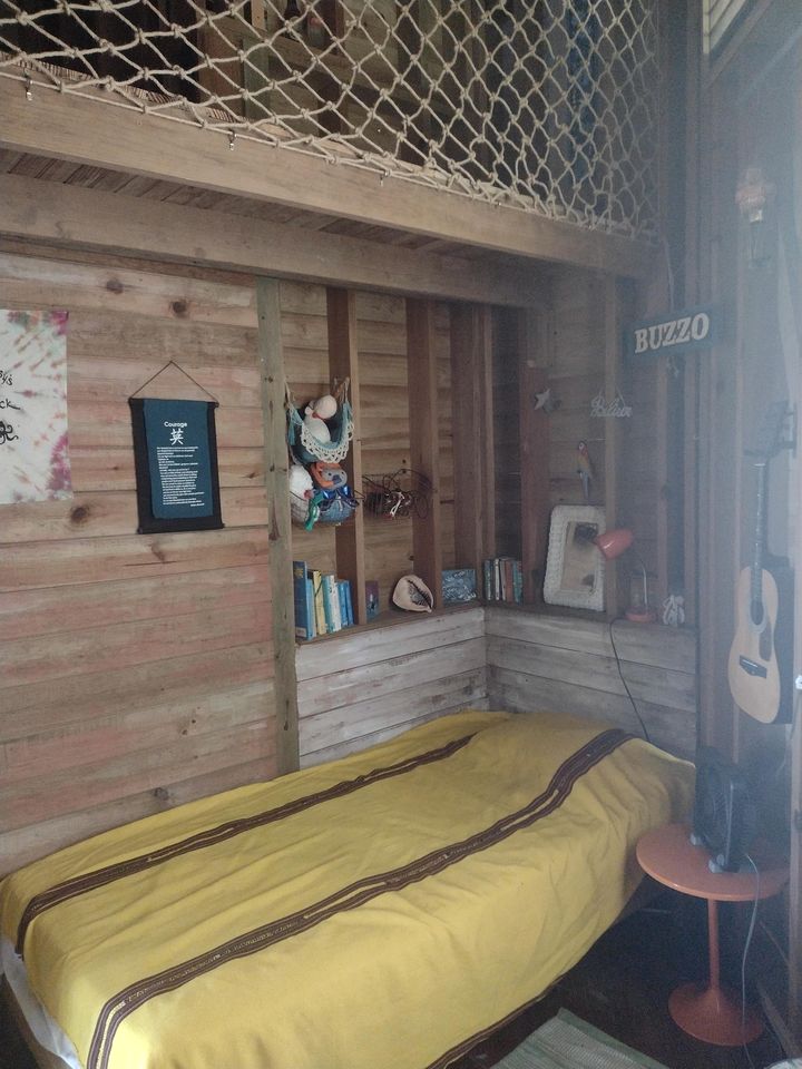 Unique and Tropical Elevated Cabin Rental on Island of Roatán in Honduras