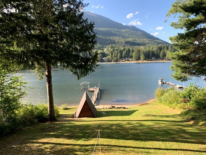 Cottages (Canada, Nelson, British Columbia)