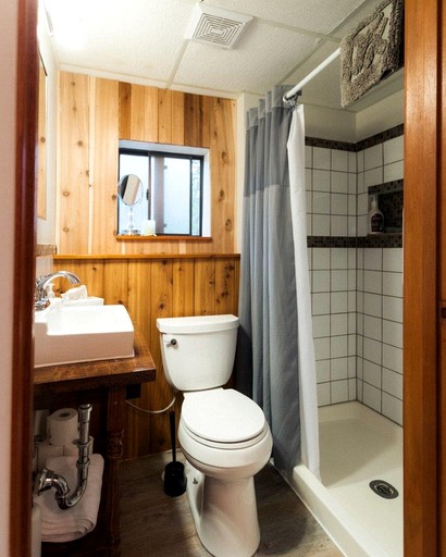 Cottages (Canada, Nelson, British Columbia)