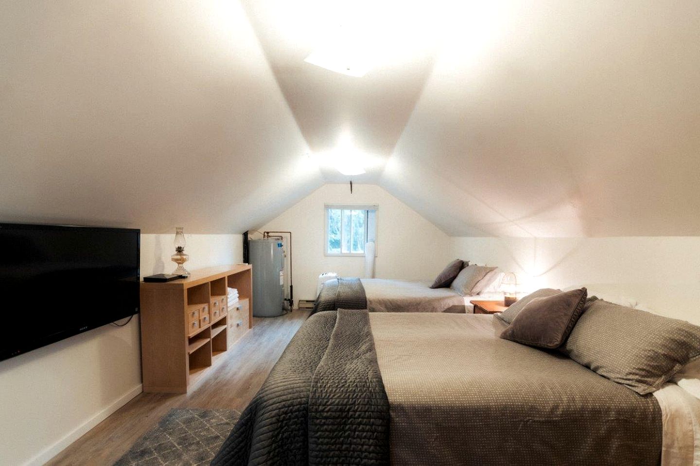 Bright Mountain Cabin Rental with Incredible Views of the Rockies, British Columbia