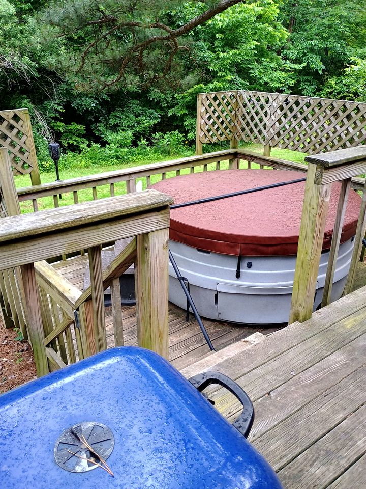Romantic Cabin Rental for Two with a Private Hot Tub near St. Louis, Missouri