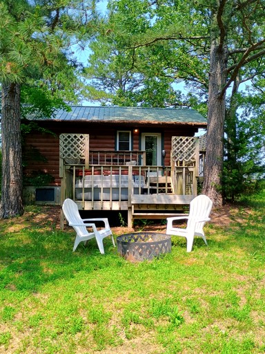 Log Cabins (United States of America, Steelville, Missouri)
