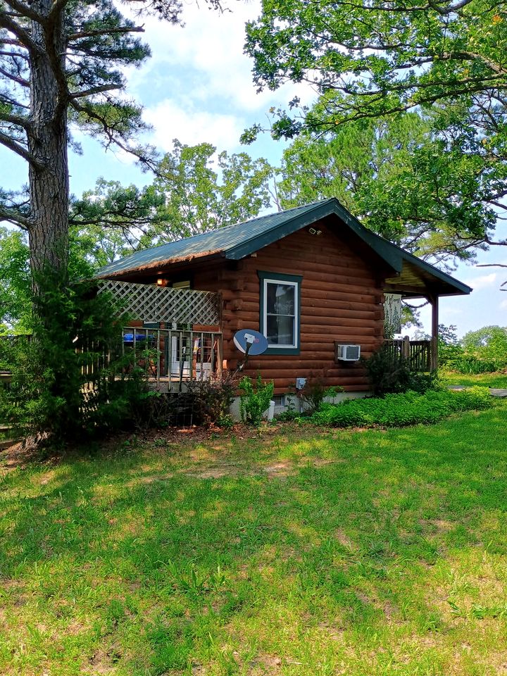 Romantic Cabin Rental for Two with a Private Hot Tub near St. Louis, Missouri