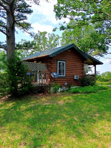Log Cabins (United States of America, Steelville, Missouri)