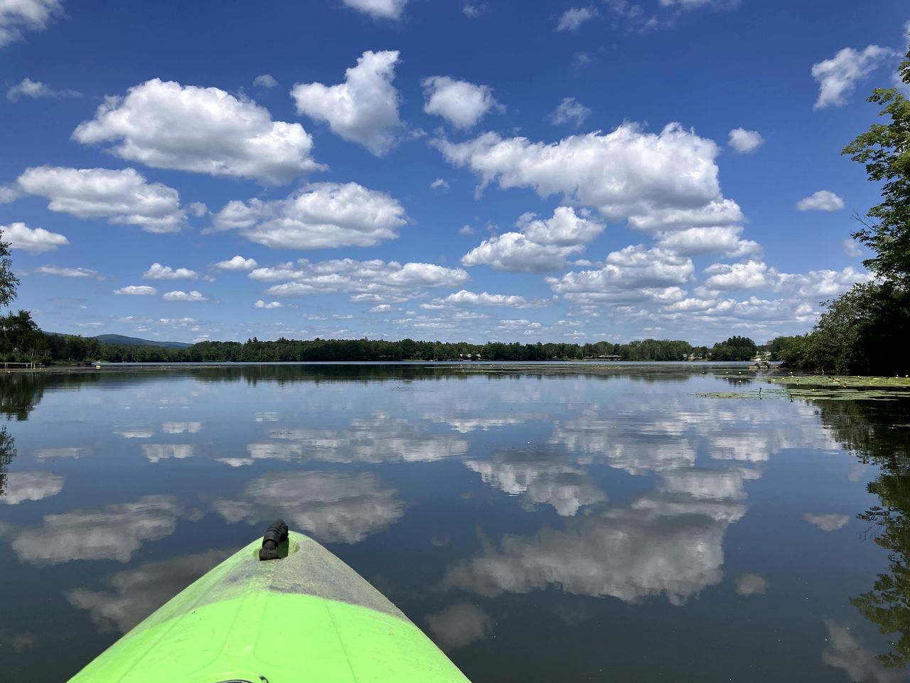 Charming Cabin with Serene Lake Views for a Family Getaway near Pittsfield, Massachusetts