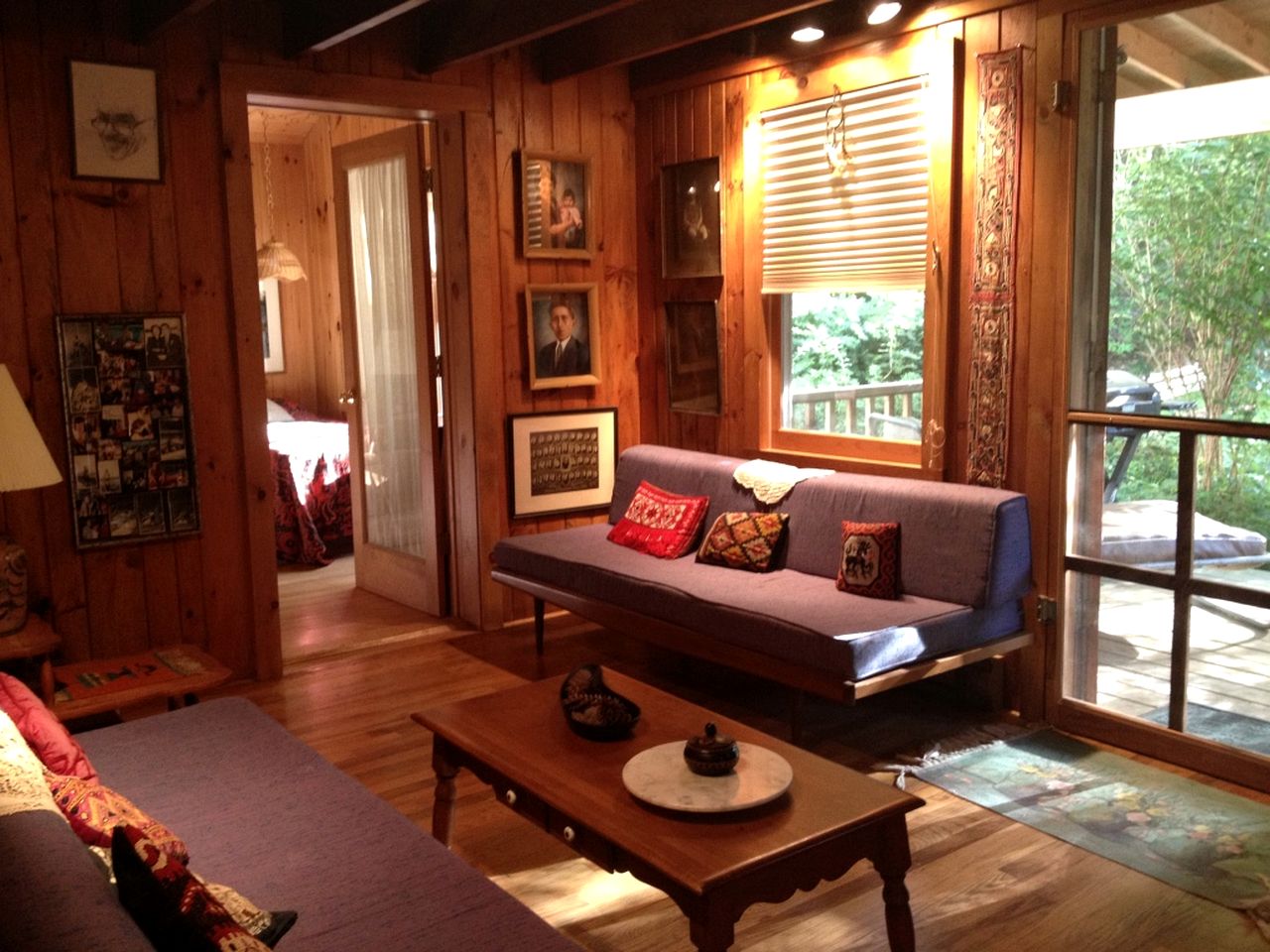 Charming Cabin with Serene Lake Views for a Family Getaway near Pittsfield, Massachusetts