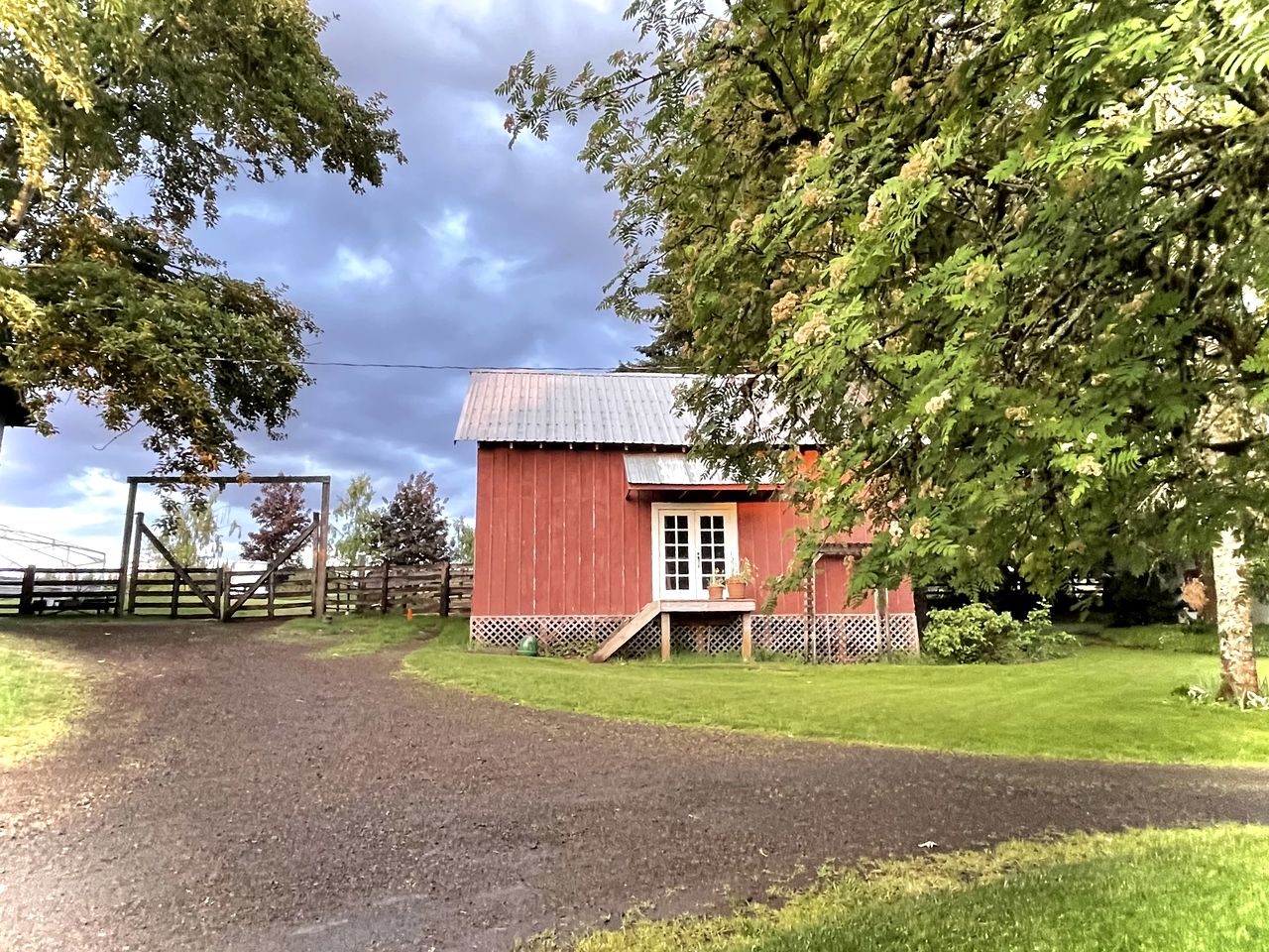 Romantic Cottage for Couples Getaway near Portland | Oregon Rentals