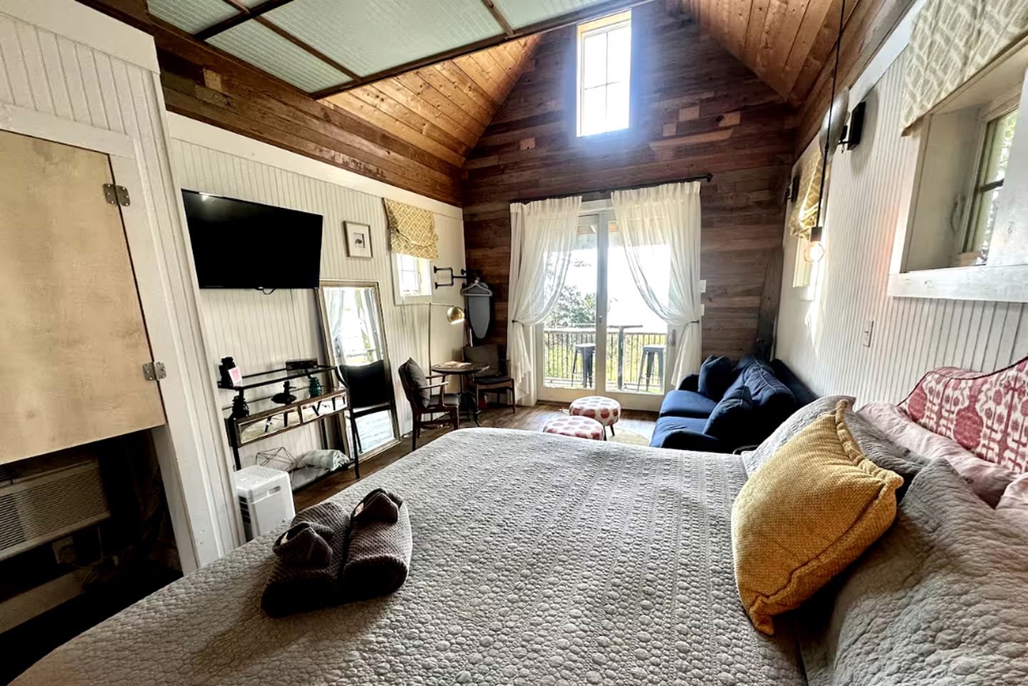 Unique Soundfront Rental Set in Kitty Hawk Woods Coastal Preserve of North Carolina