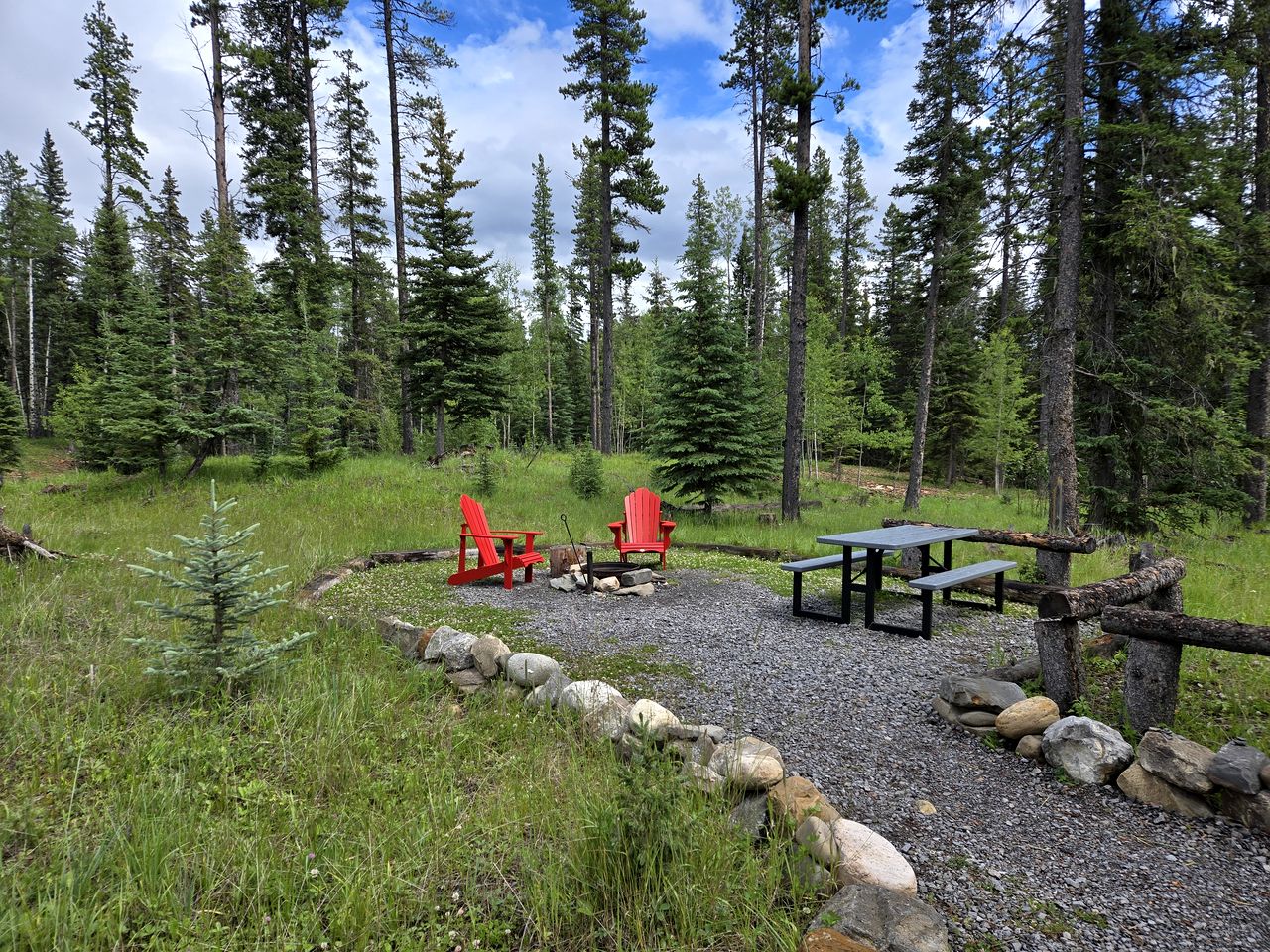 Spacious Family-Friendly Mountain Getaway near Banff, Alberta