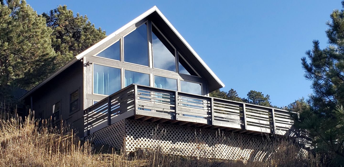 Gorgeous Custom Built Cabin with a Hot Tub near Denver, Colorado