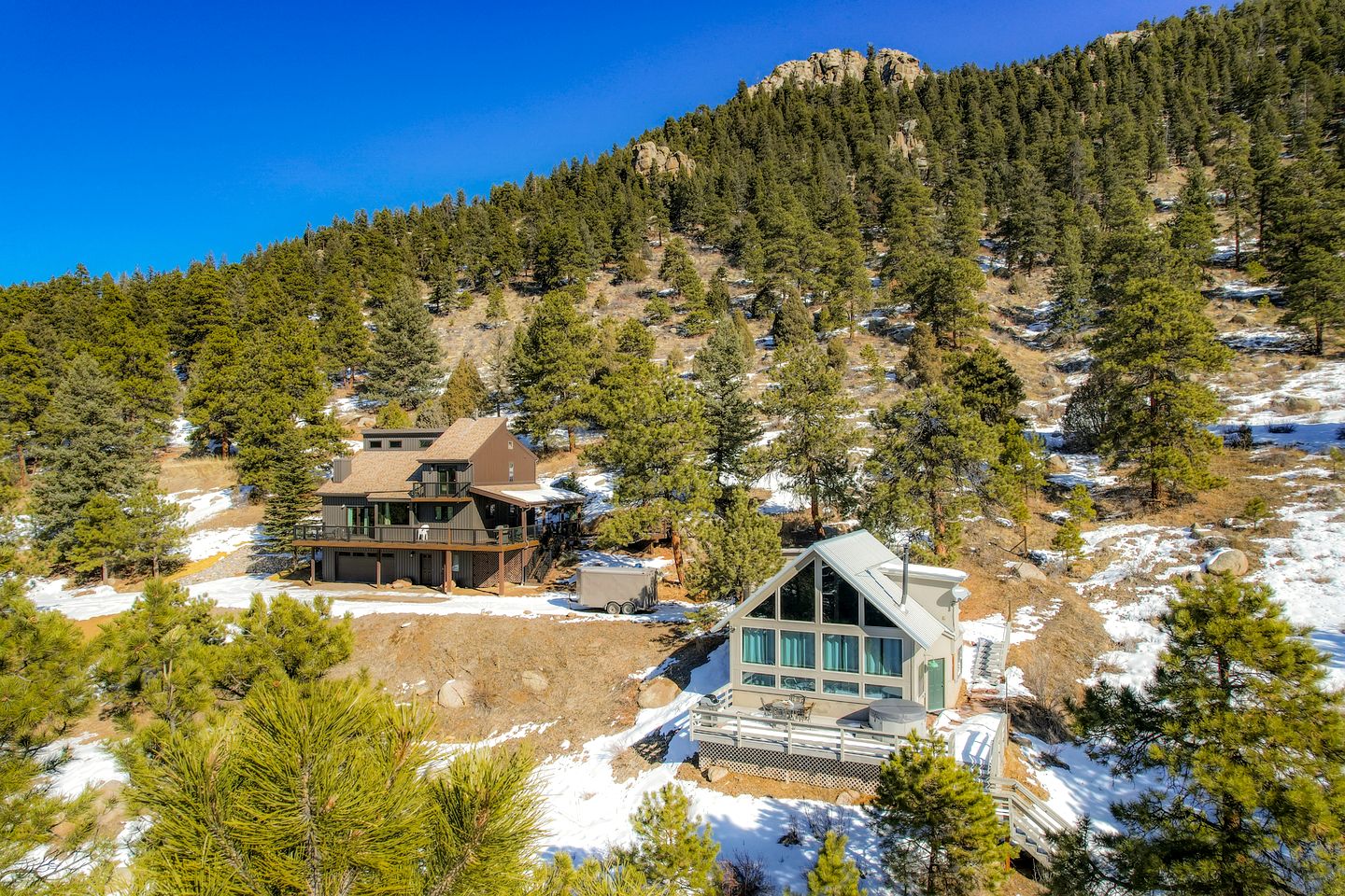 Gorgeous Custom Built Cabin with a Hot Tub near Denver, Colorado