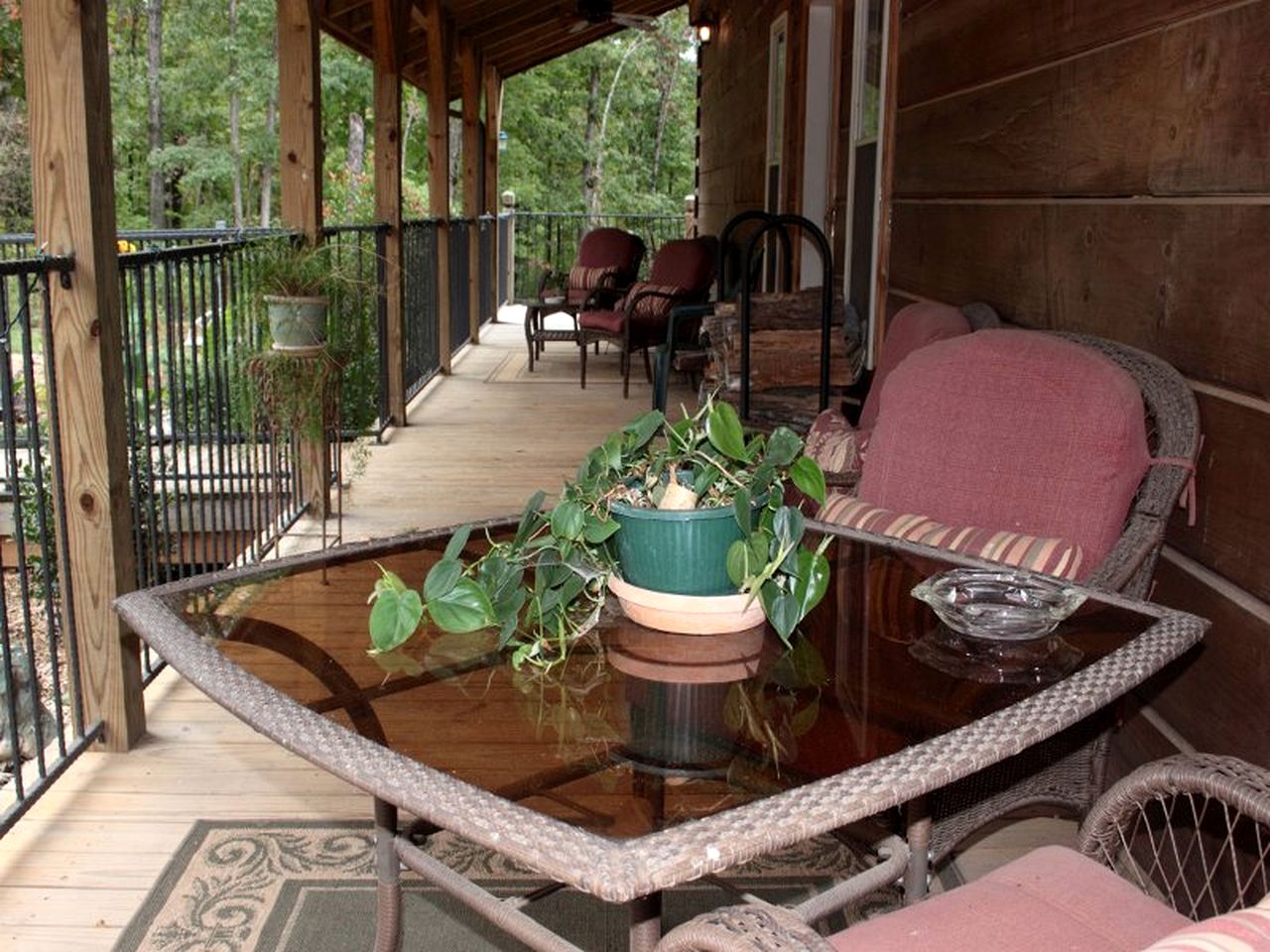 Luxury Half-Board Room Rental in the Beautiful Region of Northwest Arkansas