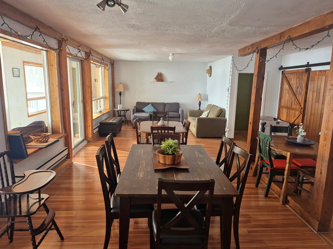 Cabins (Canada, Sainte Rose du Nord, Quebec)