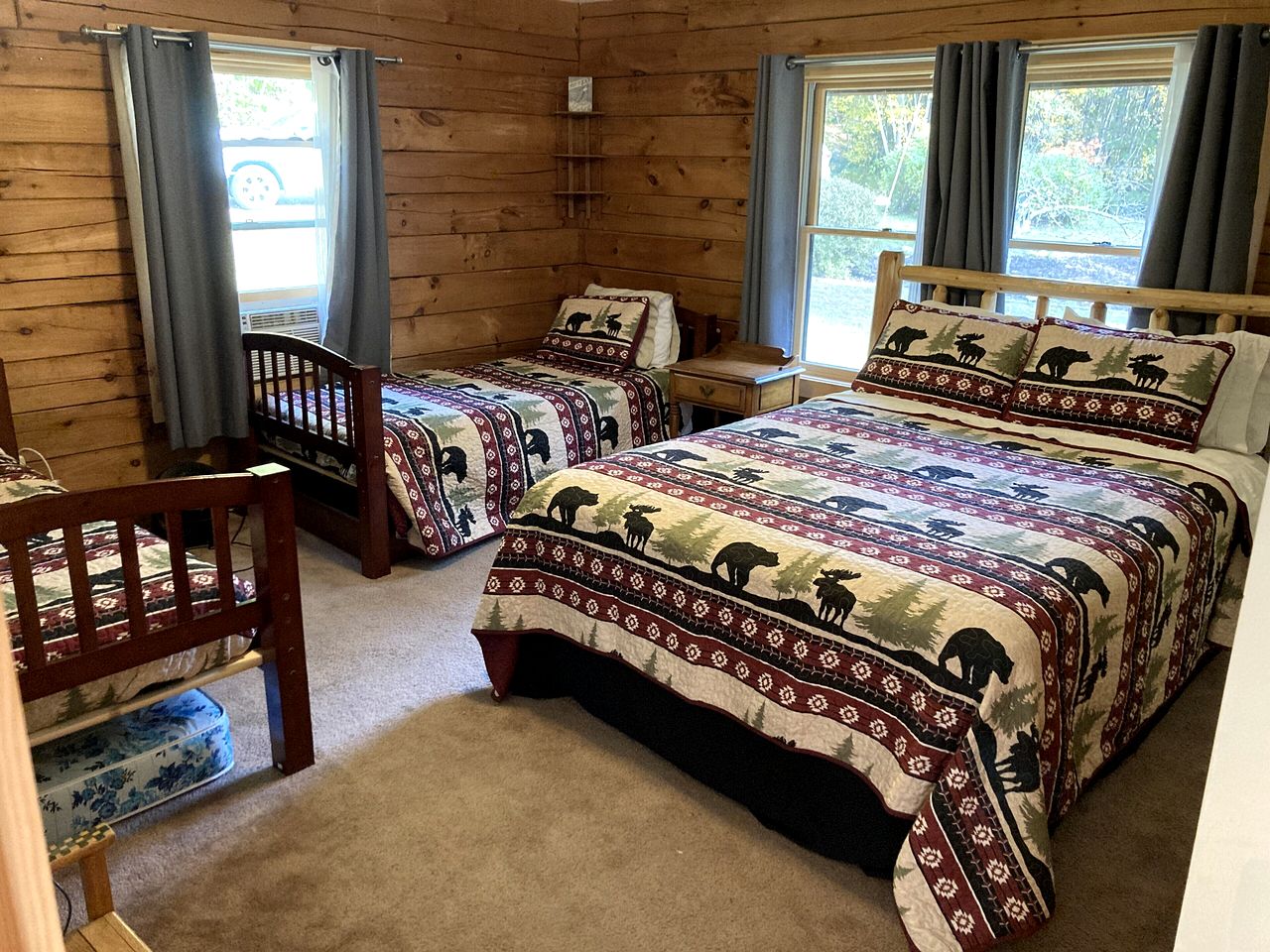 Spacious Log Cabin for a Family Getaway near the Zoar Outdoor Adventure Resort in Massachusetts