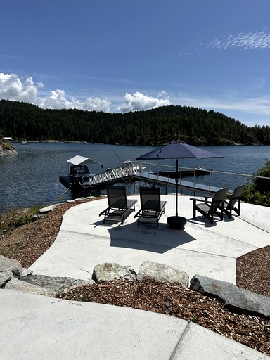 Cabins (Canada, West Redonda Island, British Columbia)