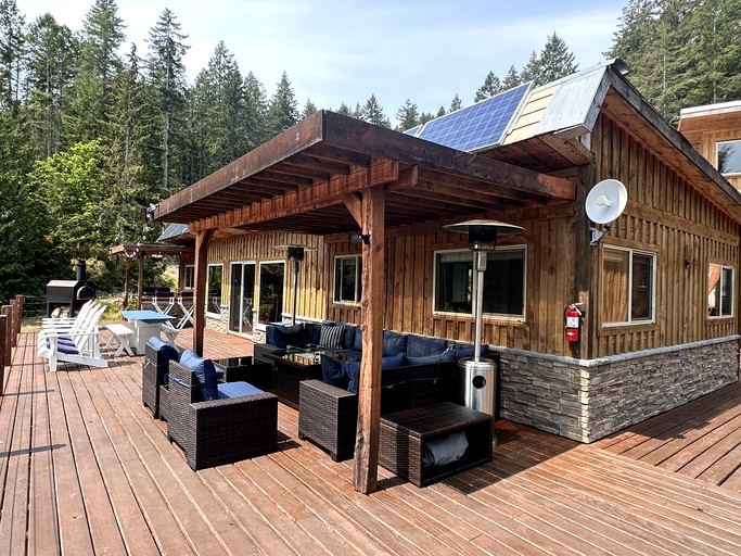 Cabins (Canada, West Redonda Island, British Columbia)