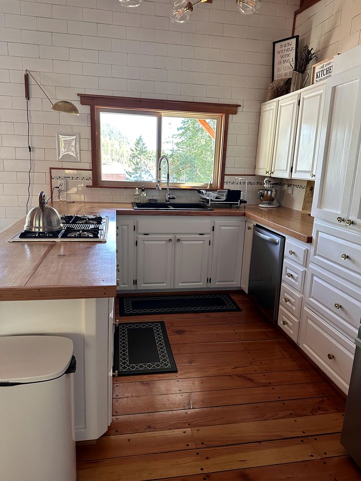 Remote Cabin on West Redonda Island Minutes from Refuge Cove, British Columbia