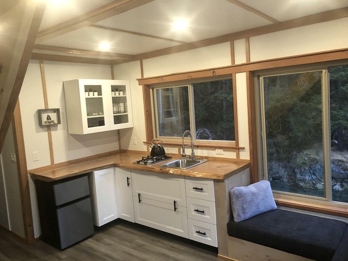 Cabins (Canada, West Redonda Island, British Columbia)