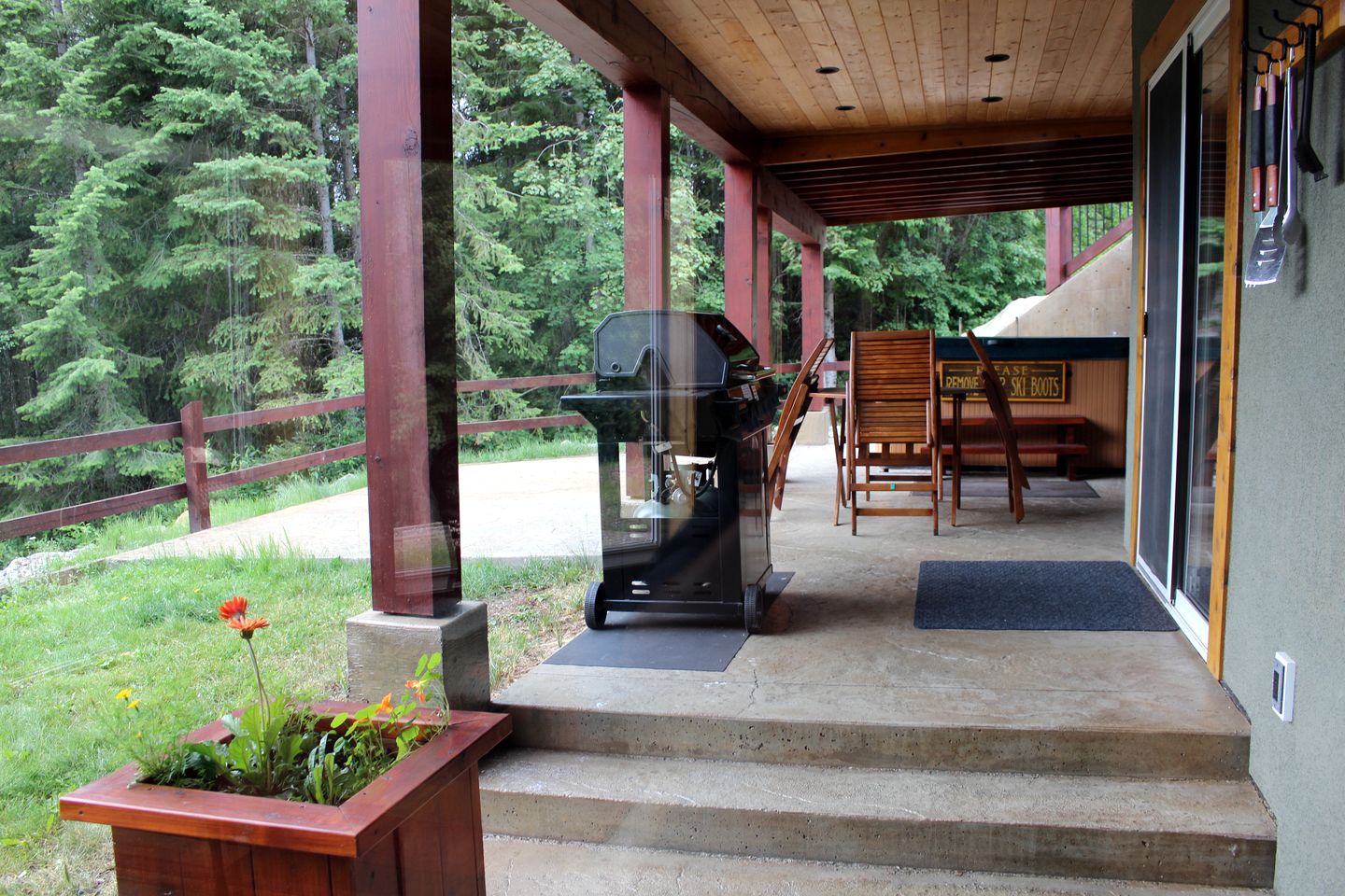 Spacious Cabin for Family Getaways in the Canadian Rockies near Golden, British Columbia