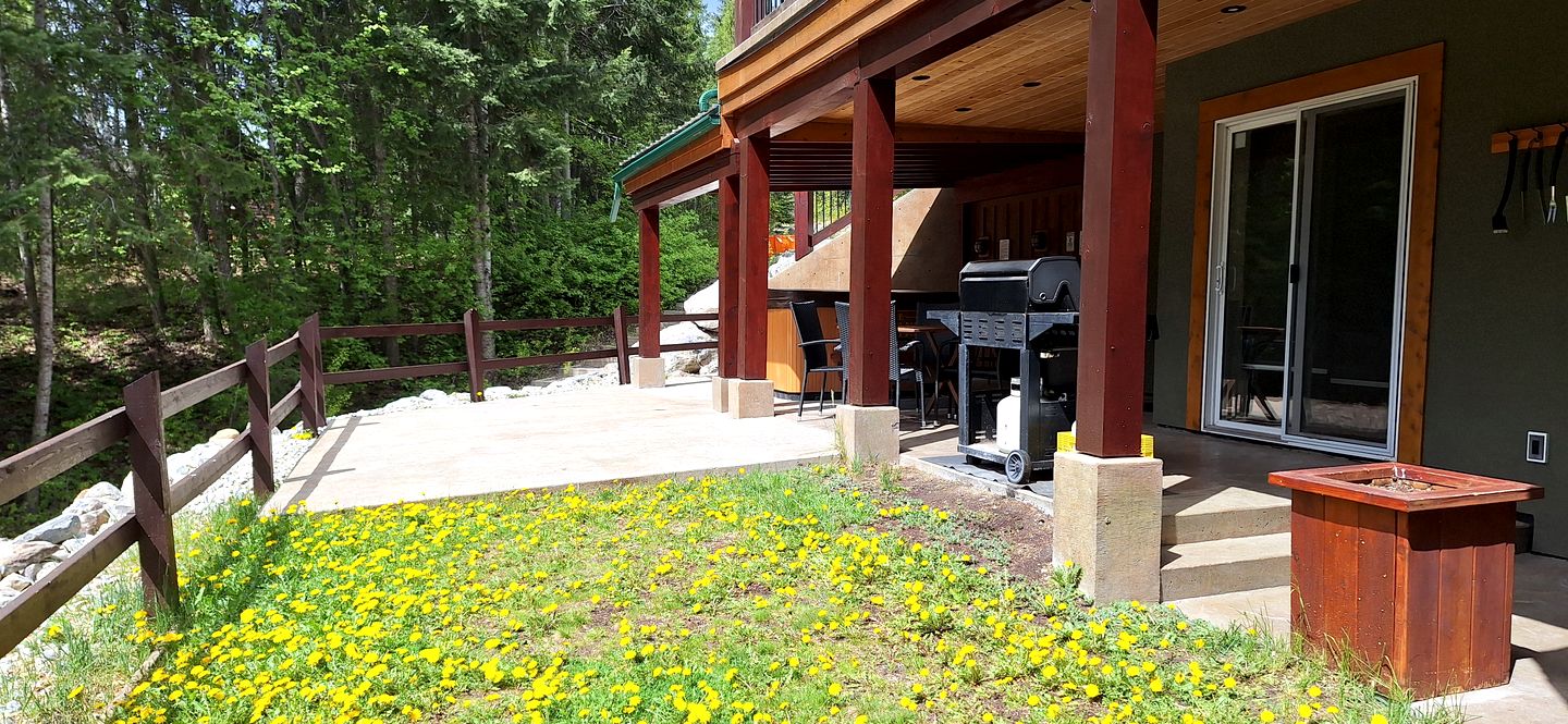 Spacious Cabin for Family Getaways in the Canadian Rockies near Golden, British Columbia