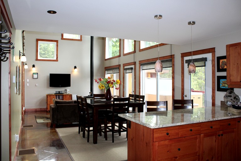 Cabins (Canada, Golden, British Columbia)