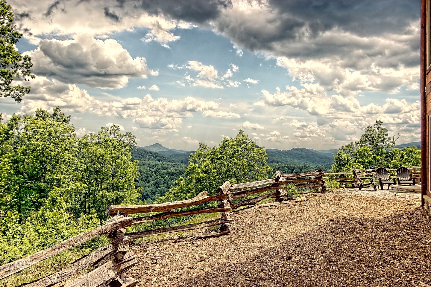Beautiful, Luxury Cabin with Out-Door Hot Tub near Lake Burton in Northern Georgia