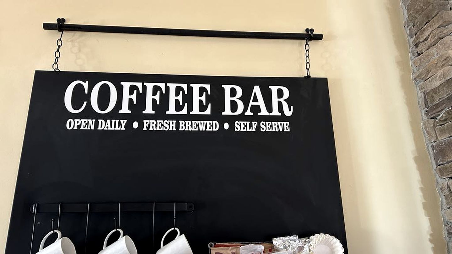 Beautiful, Luxury Cabin with Out-Door Hot Tub near Lake Burton in Northern Georgia