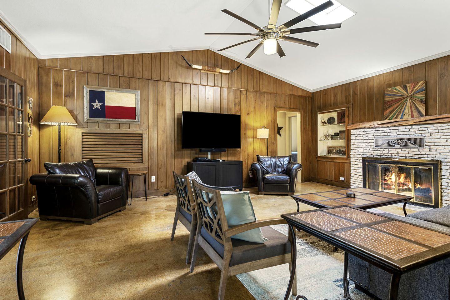 Excellent Riverfront Family Cabin Rental with Hot Tub in Wimberley, Texas