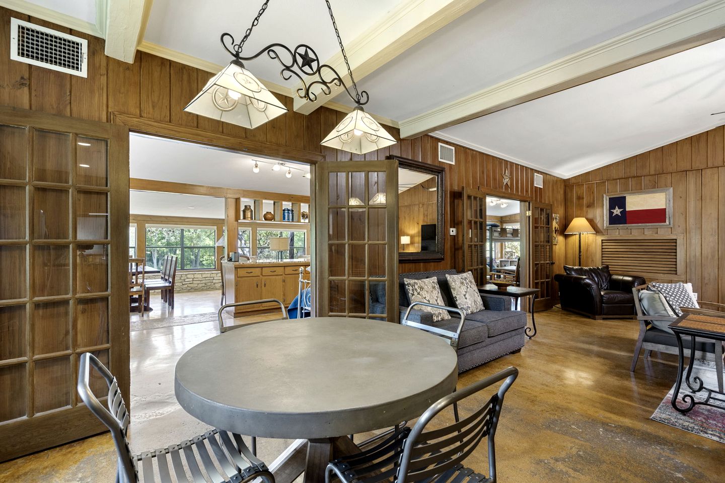 Excellent Riverfront Family Cabin Rental with Hot Tub in Wimberley, Texas