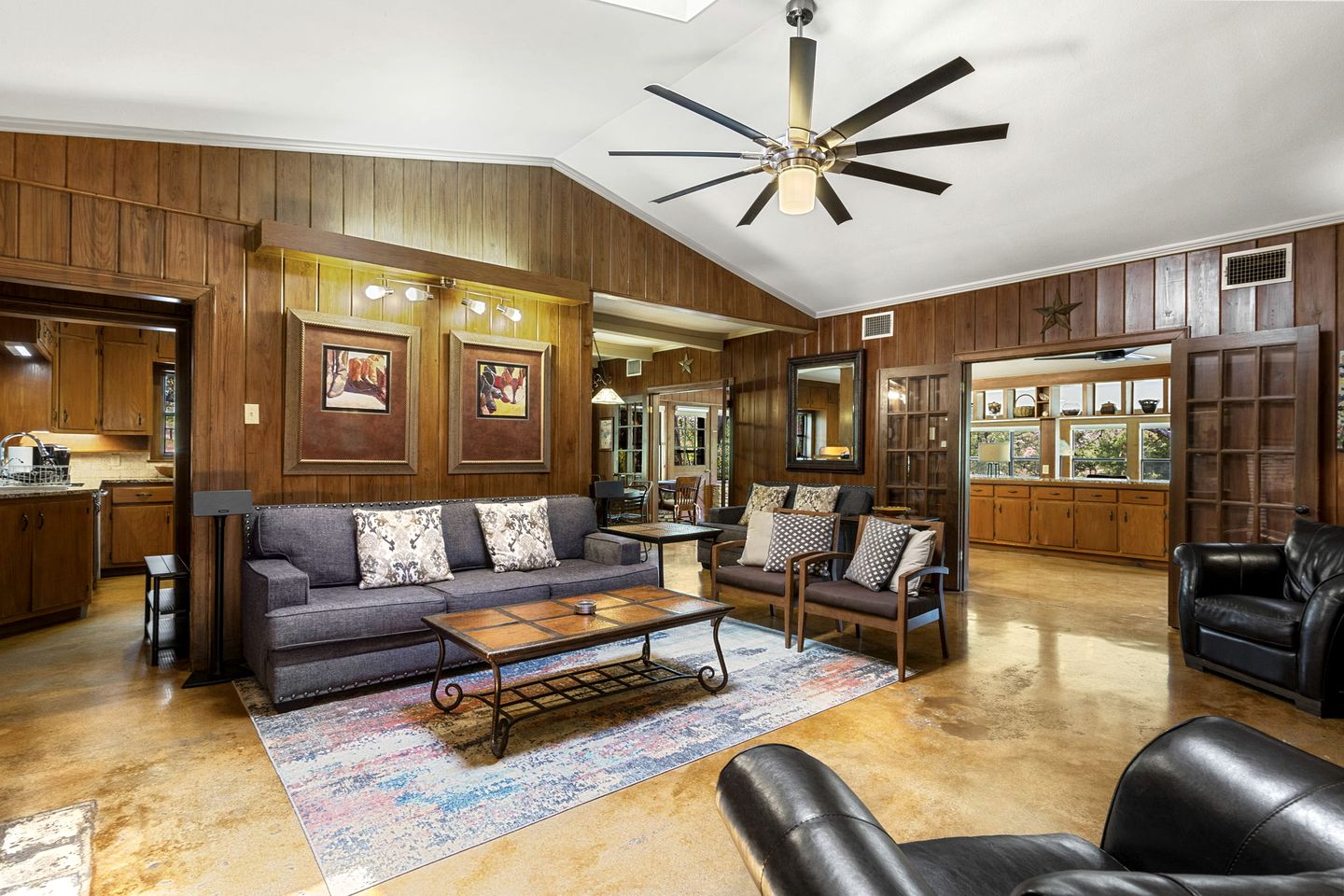 Excellent Riverfront Family Cabin Rental with Hot Tub in Wimberley, Texas