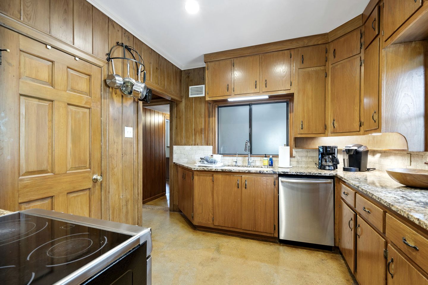 Excellent Riverfront Family Cabin Rental with Hot Tub in Wimberley, Texas