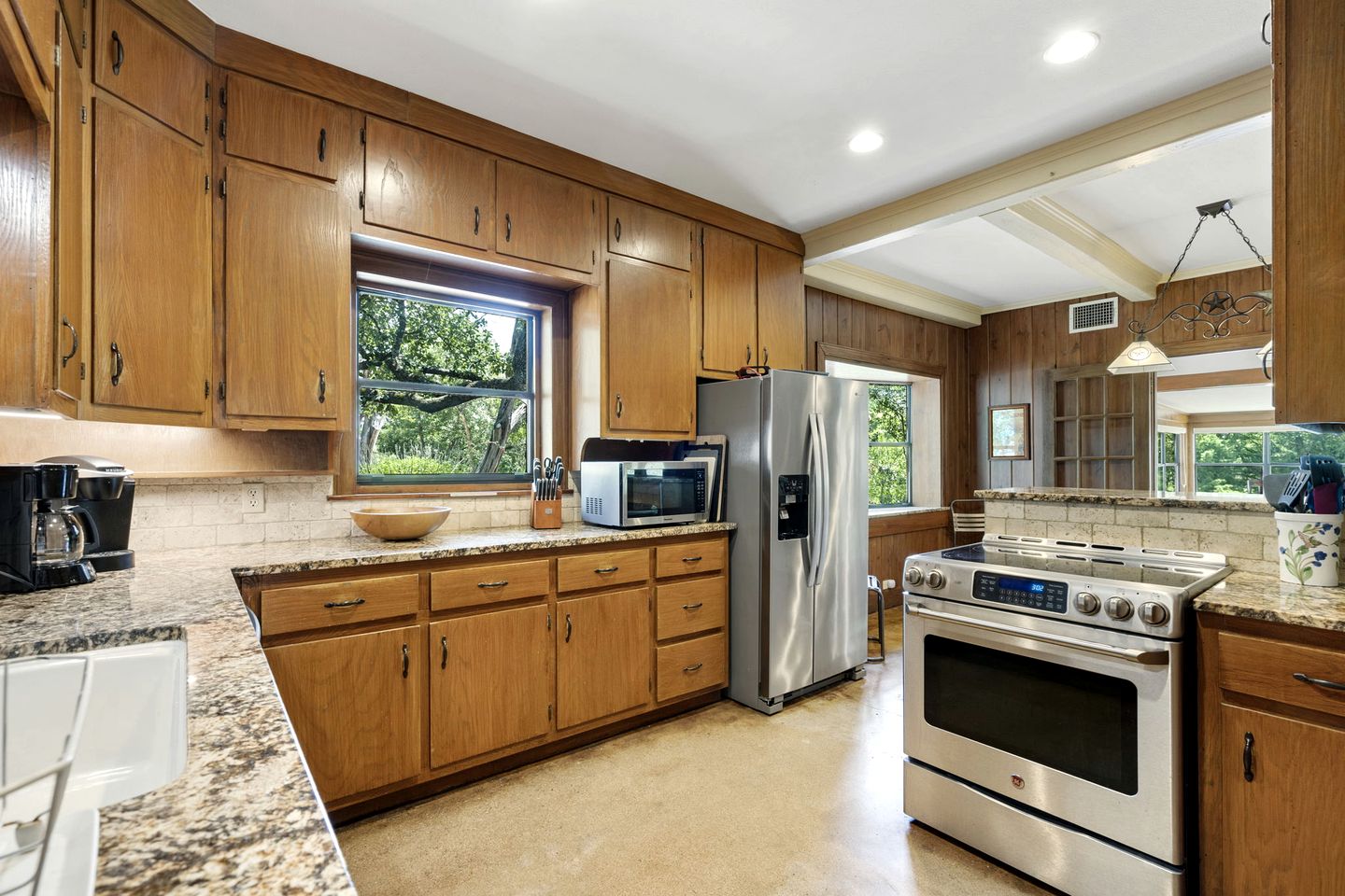 Excellent Riverfront Family Cabin Rental with Hot Tub in Wimberley, Texas